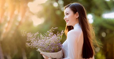 “Đợi”: Nắng tắt còn em đứng mãi đây!
