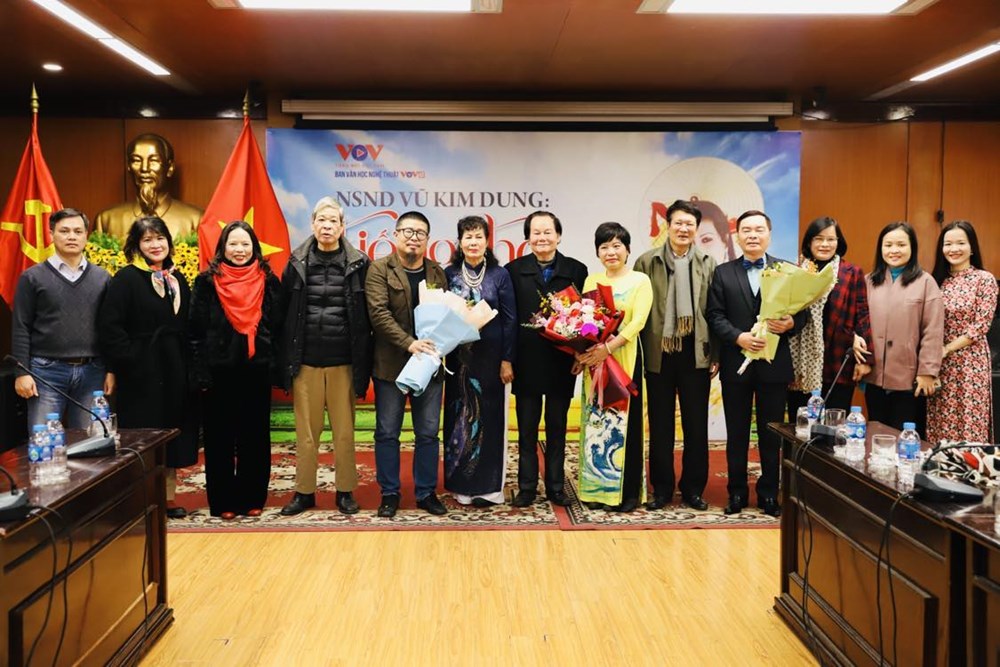 NSND Vũ Kim Dung: Tiếng thơ sóng bước cuộc đời