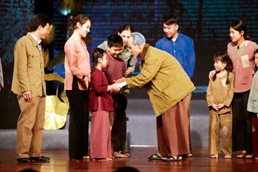 Xây dựng hình tượng Bác Hồ trên sân khấu 