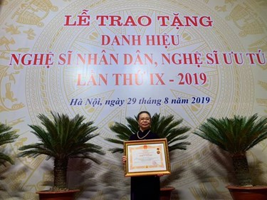 Dành trọn cả đời cho nghệ thuật truyền thống
